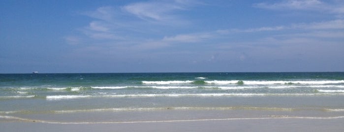 Hugenot Beach is one of Tempat yang Disukai Mark.