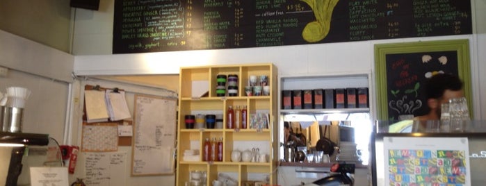 Pranah Cafe is one of Lugares favoritos de Trevor.