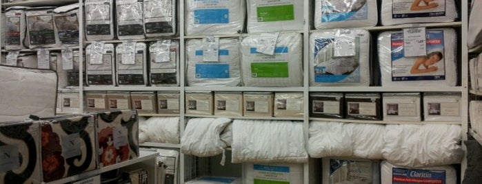 Bed Bath & Beyond is one of Batya's Saved Places.
