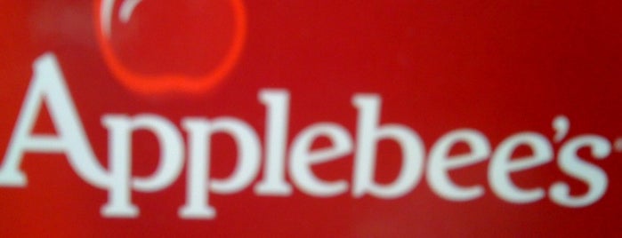 Applebee's Grill + Bar is one of Joanna'nın Beğendiği Mekanlar.