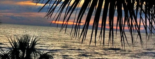 Indian Rocks Beach, FL is one of สถานที่ที่ Lizzie ถูกใจ.