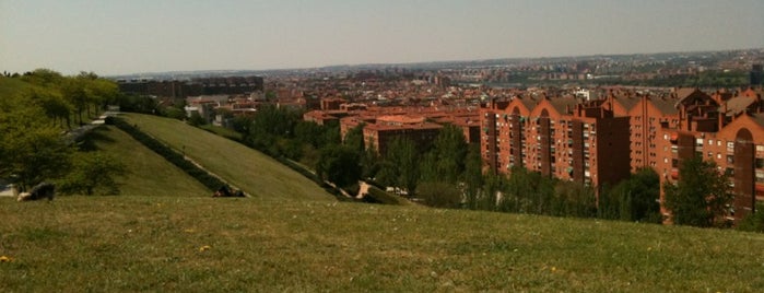 Cerro del Tío Pío is one of Madrid en Parques.