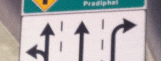 Pradiphat Intersection is one of TH-BKK-Intersection-temp1.