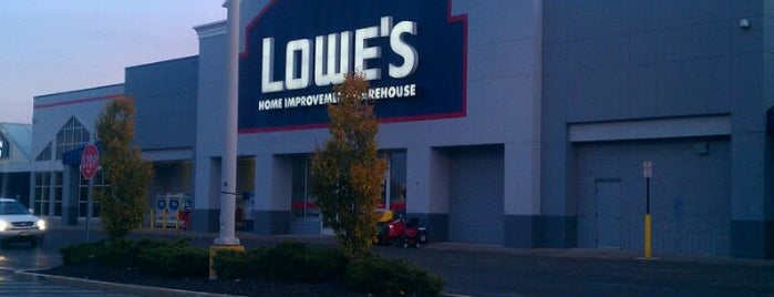 Lowe's is one of Tempat yang Disukai Samuel.