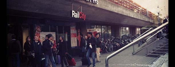 Bahnhof Genève-Cornavin is one of Bahnhöfe Top 200 Schweiz.