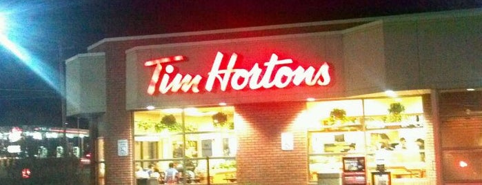Tim Hortons is one of Hannahさんのお気に入りスポット.