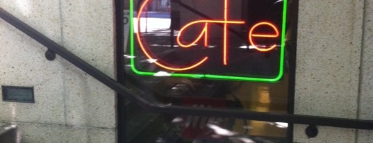 Katie's Cafe is one of สถานที่ที่บันทึกไว้ของ Ian.