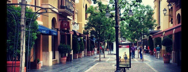 Las Rozas Village is one of Chic Outlet Shopping.