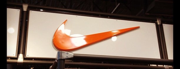 Nike Factory Store is one of Orte, die Kenneth (iamfob) gefallen.