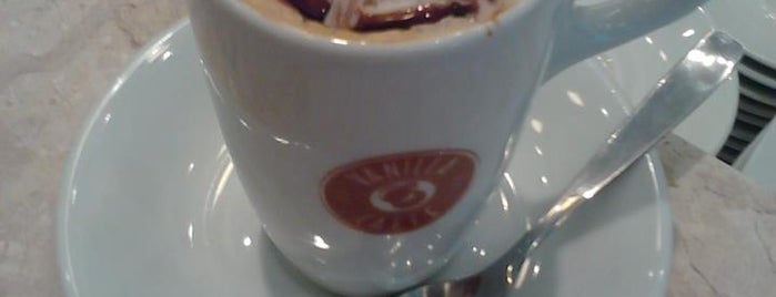 Vanilla Caffè is one of สถานที่ที่ Roberta ถูกใจ.