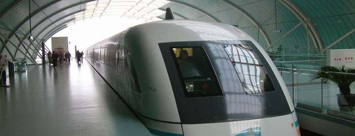 Maglev Train PVG Station is one of Lugares favoritos de Yuri.