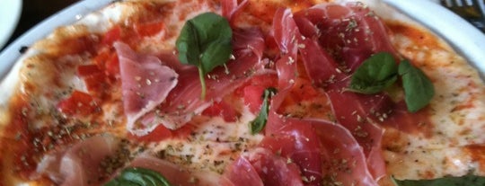 La Pizza Nostra is one of Tempat yang Disukai Eliana.