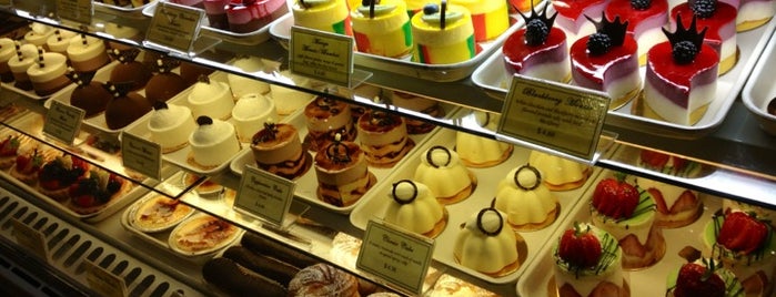 Cocola Bakery is one of Lugares favoritos de Stacie.