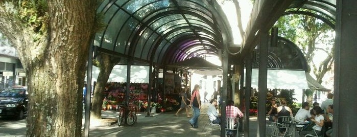 Mercado das Flores is one of Floriculturas.