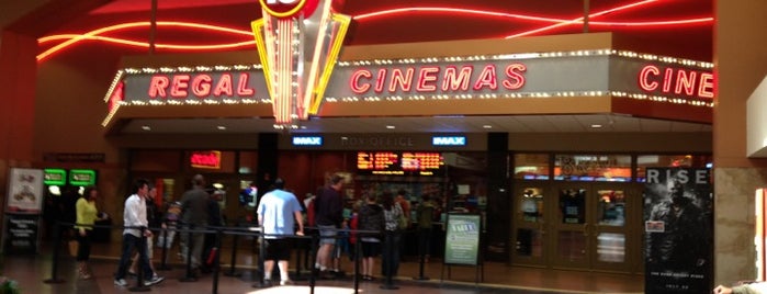 Regal Valley River Center & IMAX is one of Joshua Zombie'nin Beğendiği Mekanlar.