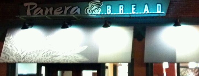 Panera Bread is one of Locais curtidos por Mike.