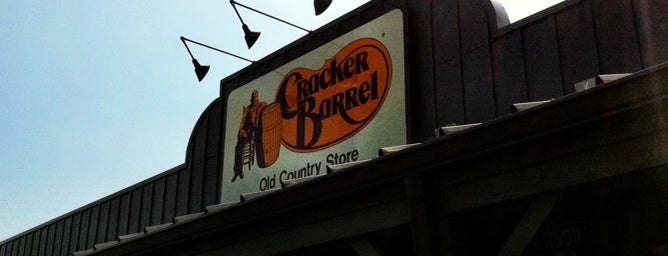 Cracker Barrel Old Country Store is one of สถานที่ที่ Jackie ถูกใจ.