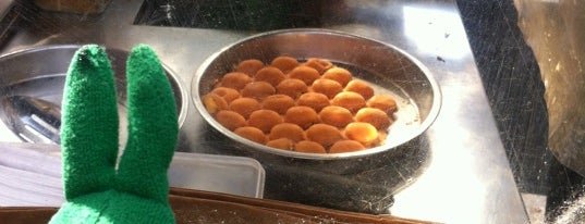 All Natural Hot Mini Cakes is one of Chinatown Breakfast Tour.