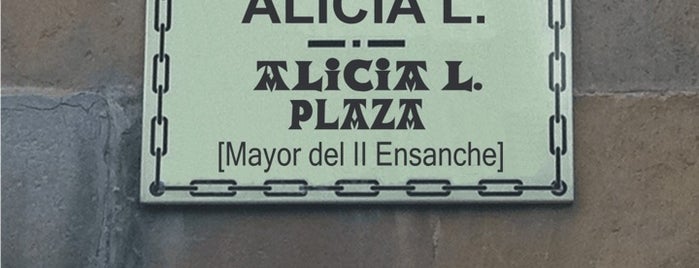 plaza de Alicia L is one of ji ji.