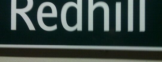 Redhill Railway Station (RDH) is one of Trens e Metrôs!.