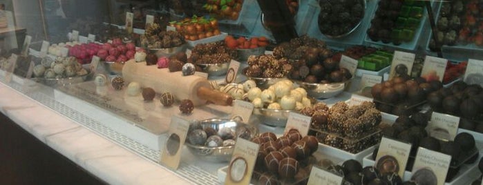 Godiva Chocolatier is one of Orte, die David gefallen.