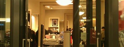 Banana Republic is one of Tracy’s Liked Places.