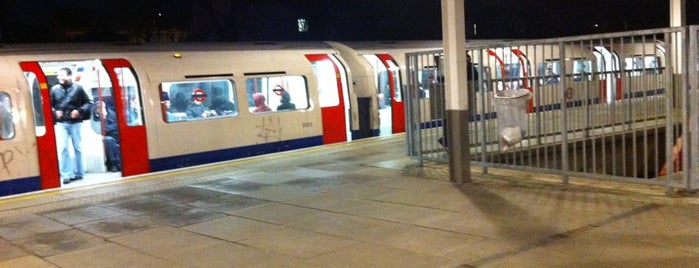 Willesden Junction London Underground Station is one of Underground Stations in London.