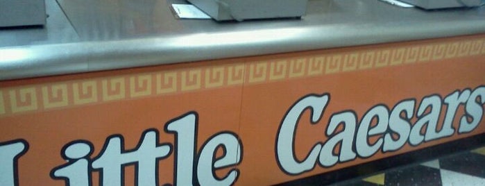 Little Caesars Pizza is one of สถานที่ที่ Stacy ถูกใจ.