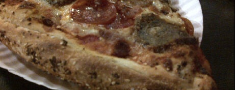 Mary's Pizza is one of Lieux qui ont plu à Scott.