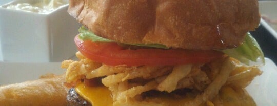 Square Burger is one of สถานที่ที่บันทึกไว้ของ Kimberly.