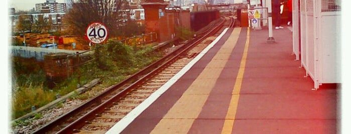 South Bermondsey Railway Station (SBM) is one of Jason : понравившиеся места.