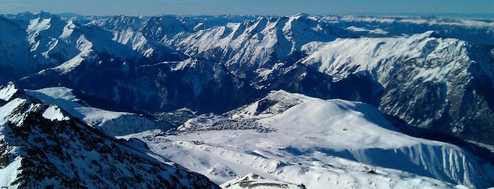 L'Alpe d'Huez is one of Stations de ski (France - Alpes).