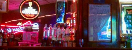 Reynold's Bar is one of สถานที่ที่บันทึกไว้ของ Amanda.