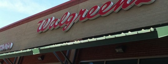 Walgreens is one of สถานที่ที่ JB ถูกใจ.