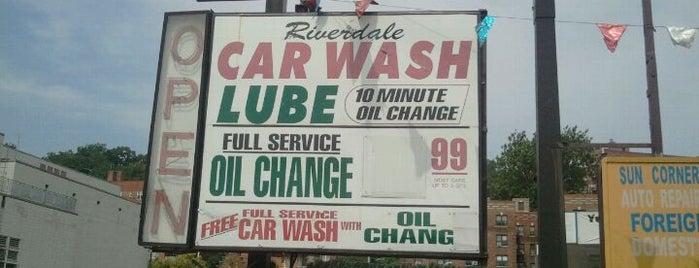 Riverdale Car Wash is one of สถานที่ที่ Cindy ถูกใจ.