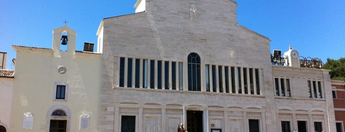 Santuario di Padre Pio is one of Tempat yang Disukai Em.