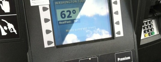 Washingtonian Chevron is one of Lynnさんのお気に入りスポット.