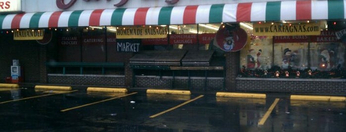 Carfagna's Market is one of สถานที่ที่ Todd ถูกใจ.
