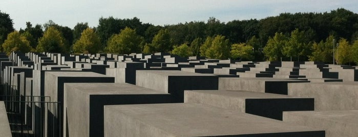 Memorial untuk Orang-orang Yahudi yang Terbunuh di Eropa is one of Guten Tag, Berlin!.