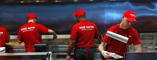 Five Guys is one of Lugares favoritos de Ross.