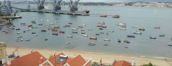 Praia da Trafaria is one of Tempat yang Disukai Pierre.