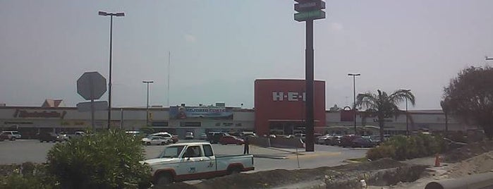 Multiplaza is one of Centros Comerciales en Monterrey México.