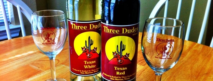 Three Dudes Winery is one of Lugares favoritos de Macey.