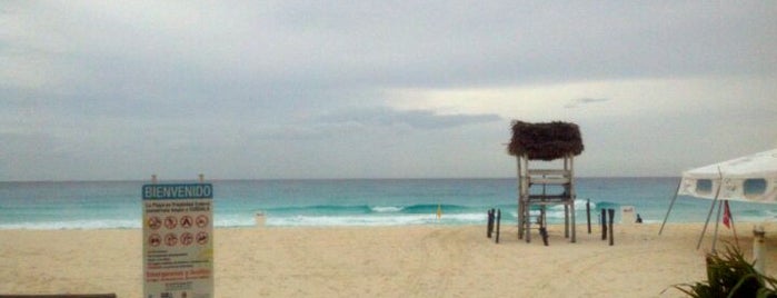 Playa Gaviota Azul is one of Playas Cancun.