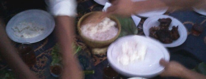 RM. Saung Gunung Jati is one of Sundanese Food in Tasikmalaya.