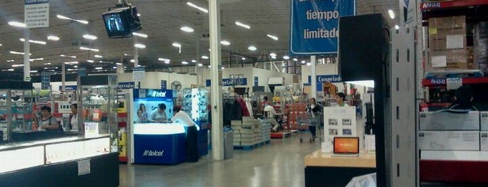 Sam's Club is one of Plazas, cines, etc.