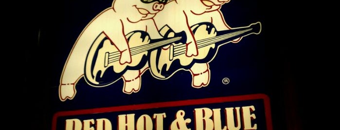 Red Hot & Blue  -  Barbecue, Burgers & Blues is one of สถานที่ที่ Jason ถูกใจ.