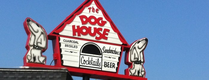 Dog House Lounge is one of Dubuque, IA-Galena, IL.