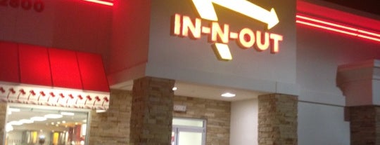 In-N-Out Burger is one of Lugares favoritos de Shawn.