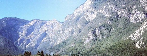 Triglavski Narodni Park (Triglav National Park) is one of Slovénie.